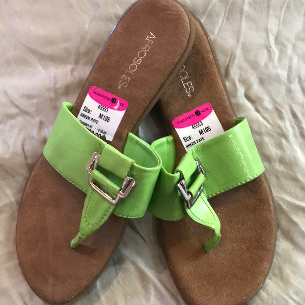 NEW Aerosoles Neon Green Sandals Sz 10.5